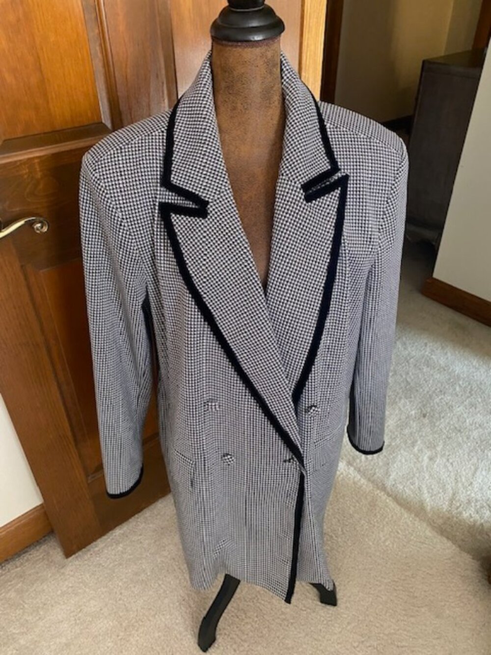 Eloquii Houndstooth Exaggerated Shoulder Blazer with Velvet Trim